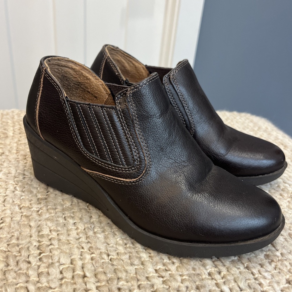 Thom McAn Women's Deidre 2 Brown Leather Wedge Loafer Shoes Sizes 8